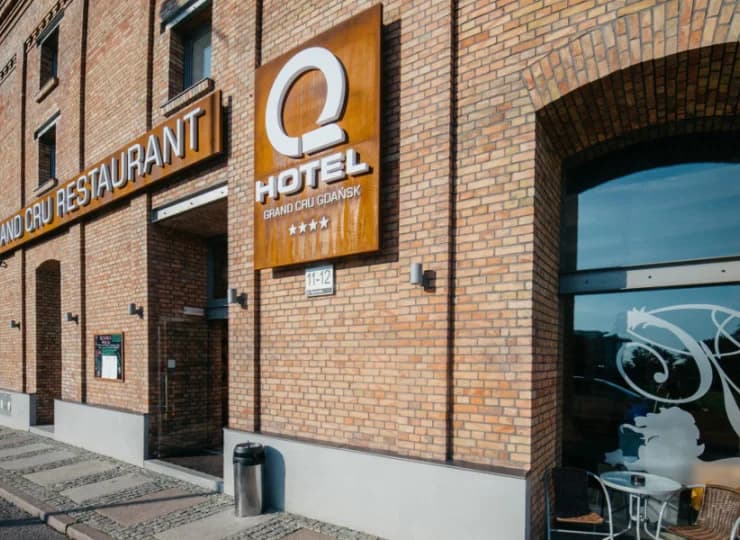 Hotel jest urządzony w stylu nowoczesnym uzupełnionym o zabytkowe elementy