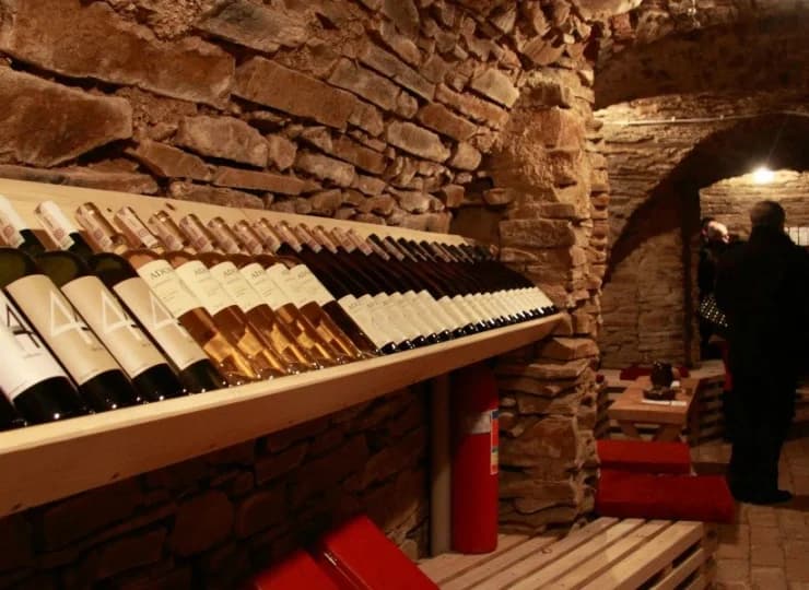 Smak potraw wzbogaca doskonale selekcjonowane wino