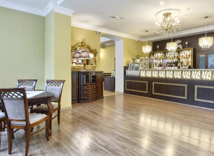 W hotelu można skorzystać z drink baru
