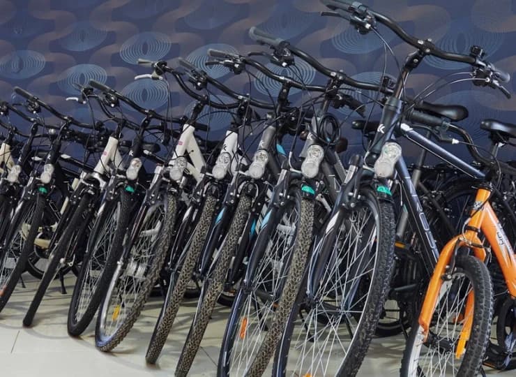 W hotelu znajduje się wypożyczalnia rowerów, kijków do nordic walking