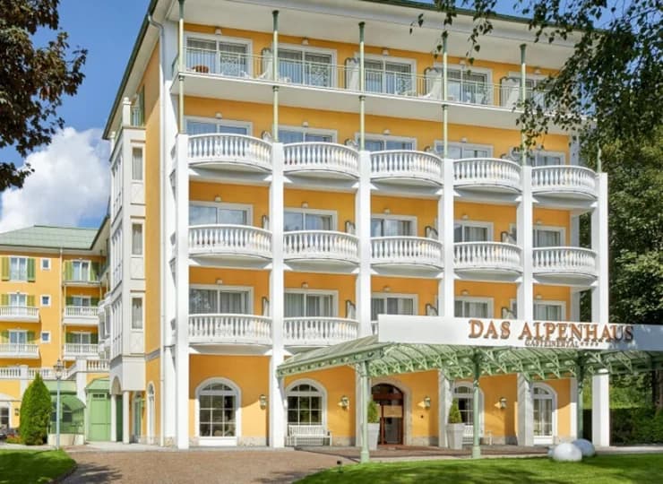 Das Alpenhaus Gasteinertal to alpejski 4-gwiazdkowy hotel z basenem i wellness