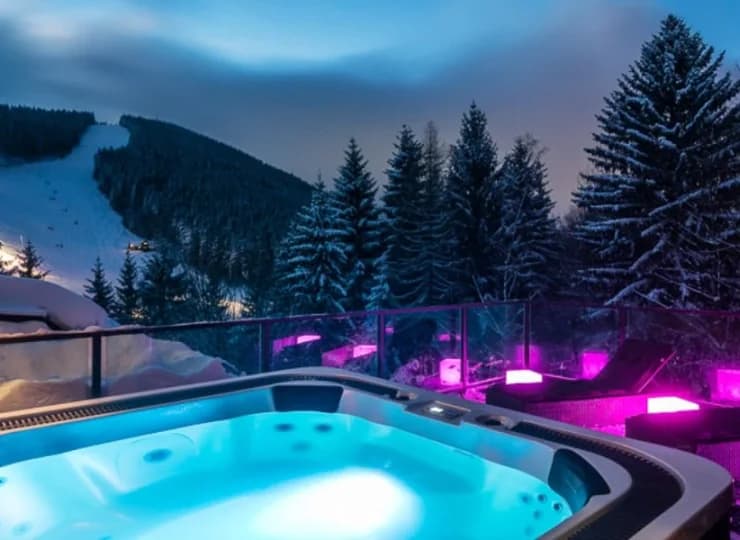 Zewnętrzne jacuzzi to przyjemna forma relaksu zimową porą