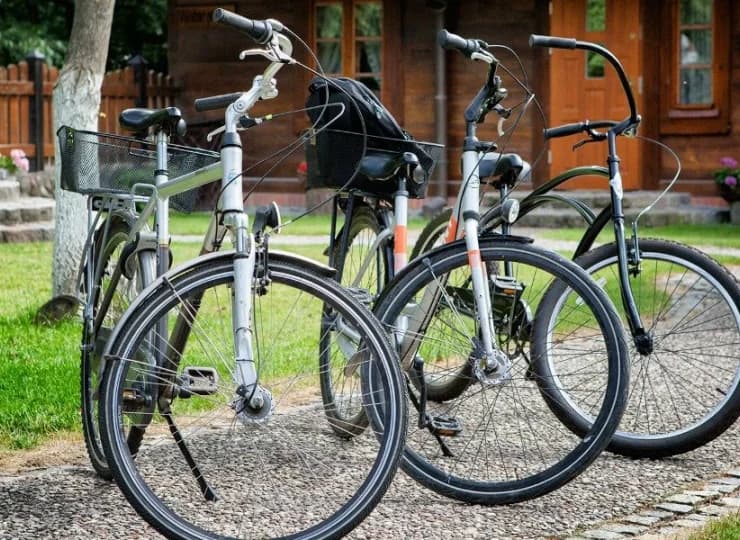 Swoim gościom hotel udostępnia rowery i kijki nordic walking