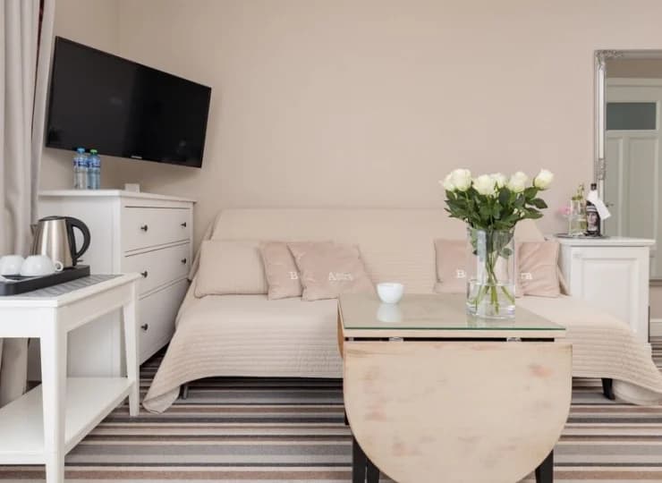 W pokoju 3-os. oprócz łóżka jest rozkładana sofa