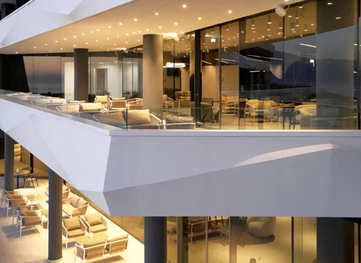 Architektura hotelu sprzyja tworzeniu miejsc z panoramicznym widokiem