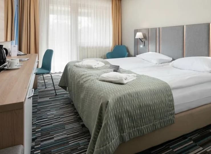 W wyposażeniu jest klimatyzacja, sejf, mini bar, czajnik, TV, telefon, Wi-Fi