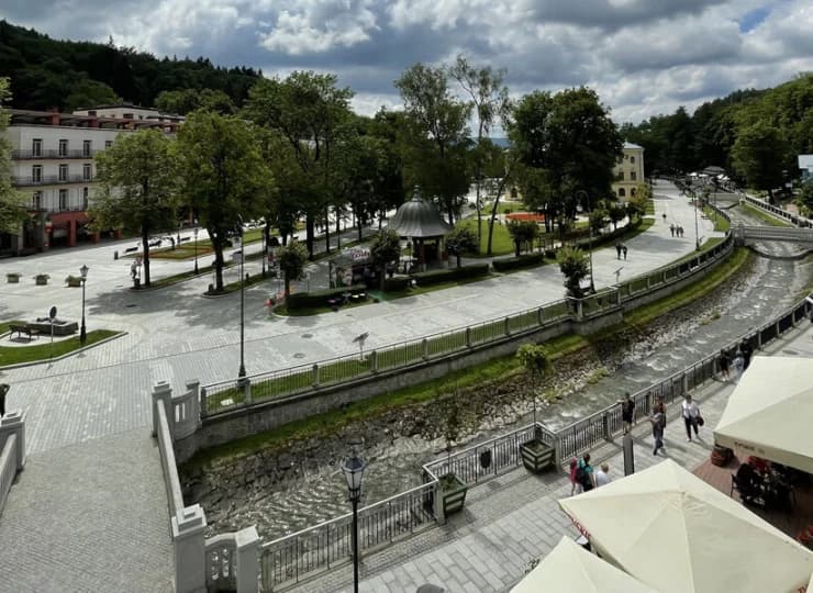 Z okien Willi Tatrzańskiej można obserwować samo serce Krynicy-Zdroju