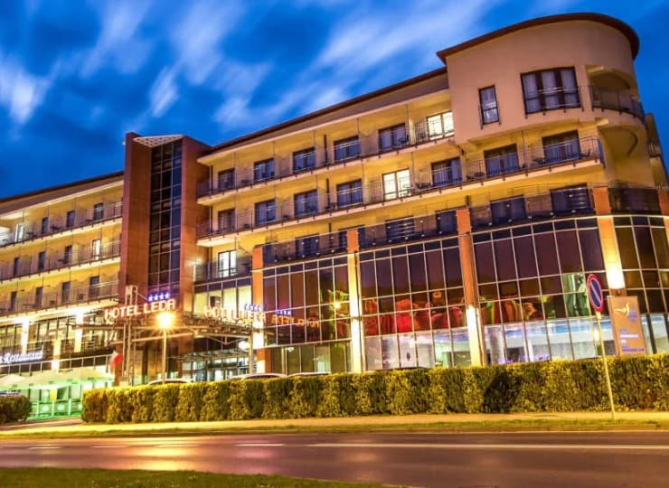 Hotel Leda znajduje się 200 m od piaszczystej plaży