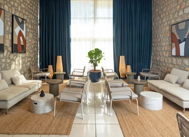 Wnętrza hotelu nawiązują do barw regionu