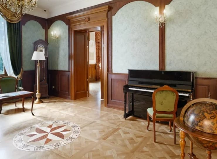 Liczne komnaty zachęcają do wypoczynku i zachłyśnięcia się atmosferą miejsca