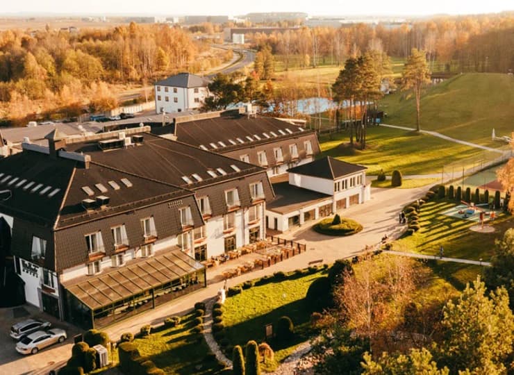 Hotel zwany jest przez gości Perłą Jury Krakowsko-Częstochowskiej