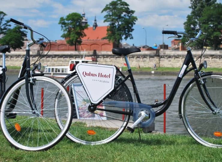 Goście mogą skorzystać z hotelowych rowerów