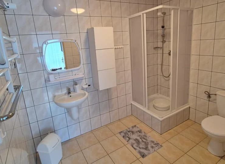 Łazienka w pokojach standard