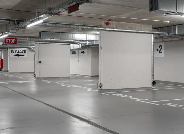 Hotel dysponuje własnym podziemnym garażem, nie musisz martwić się o parking