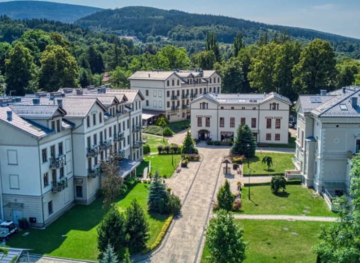 Resort Cottonina jest malowniczo położony w zacisznej części Świeradowa