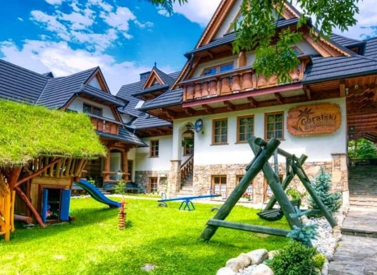 Góralski Gościniec & SPA jest położony w miejscowości Poronin