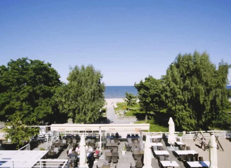 Tuż przy piaszczystej plaży