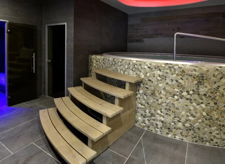 Jest także przestronne jacuzzi