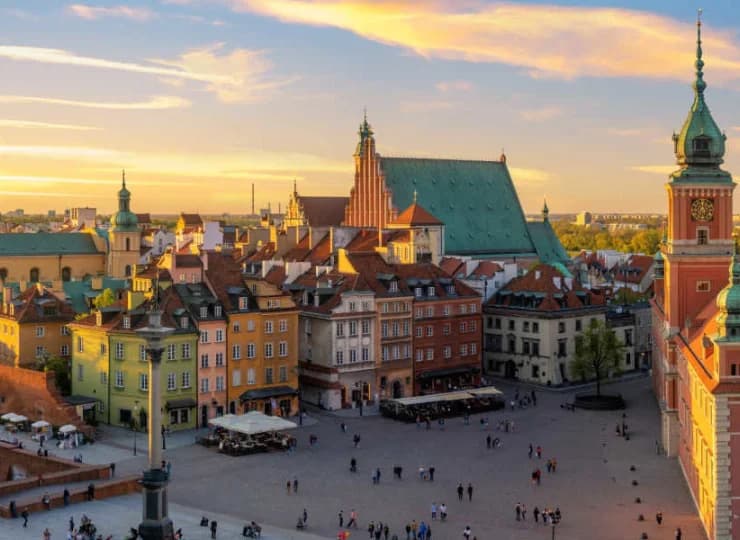 Obiekt usytuowany jest 4km od Starego Miasta