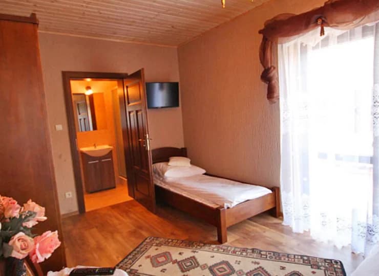 Wszystkie pokoje mają wyjście na taras lub balkon