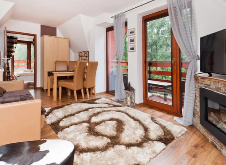 Wystrój niektórych apartamentów jest mocno góralski