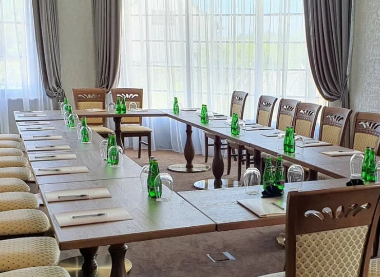 Hotel posiada salę konferencyjno-szkoleniową