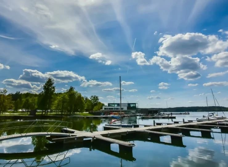 Warmiński Hotel & Conference*** położony jest niedaleko jeziora