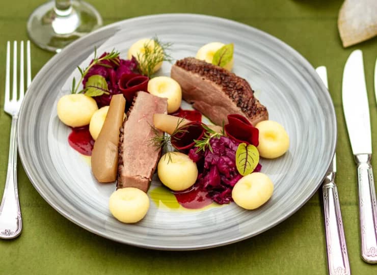 Restauracja Odyseja w drugiej części dnia zaprasza na smaczne potrawy z karty