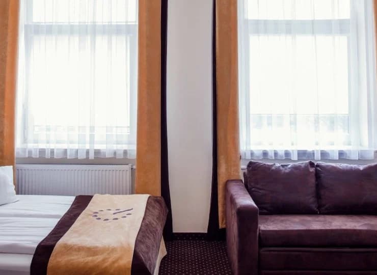 W niektórych pokojach 2 os. istnieje możliwość dostawki na rozkładanej kanapie