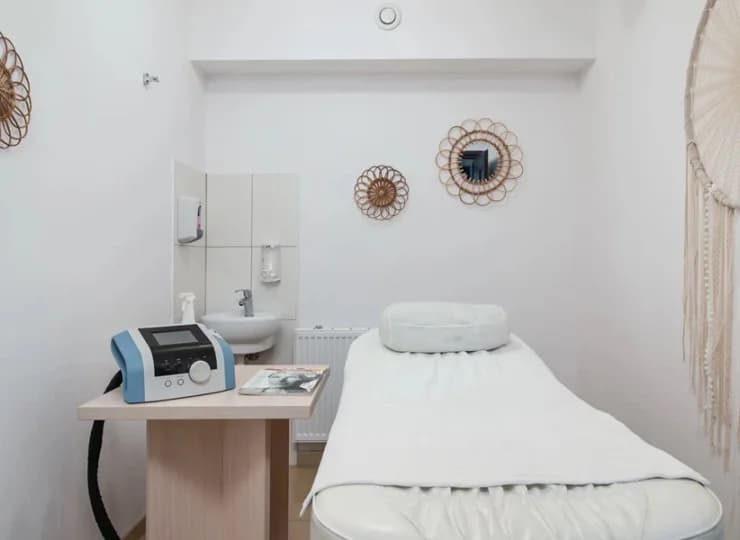 W ofercie m.in.: fizykoterapia, krioterapia, hydroterapia, masaże lecznicze