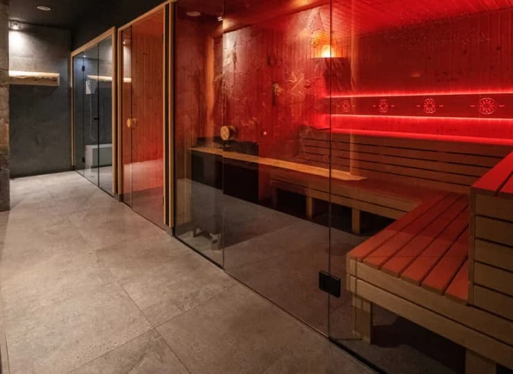 W kameralnej strefie wellness znajdują się 3 nowoczesne sauny i grota solna