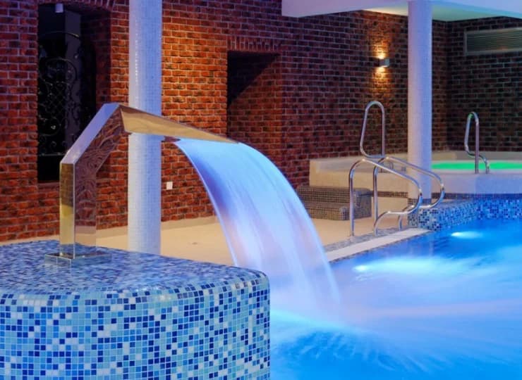 Basen z atrakcjami wodnymi króluje w strefie wellness