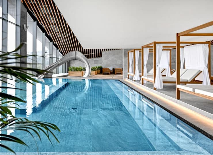 Swissôtel Damian Jasna wyróżnia dwupoziomowa strefa spa z widokiem na góry