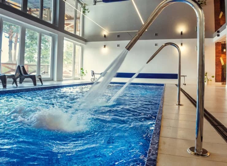 Hotel Tajty oferuje nowy basen wewnętrzny ze stanowiskami do hydromasażu