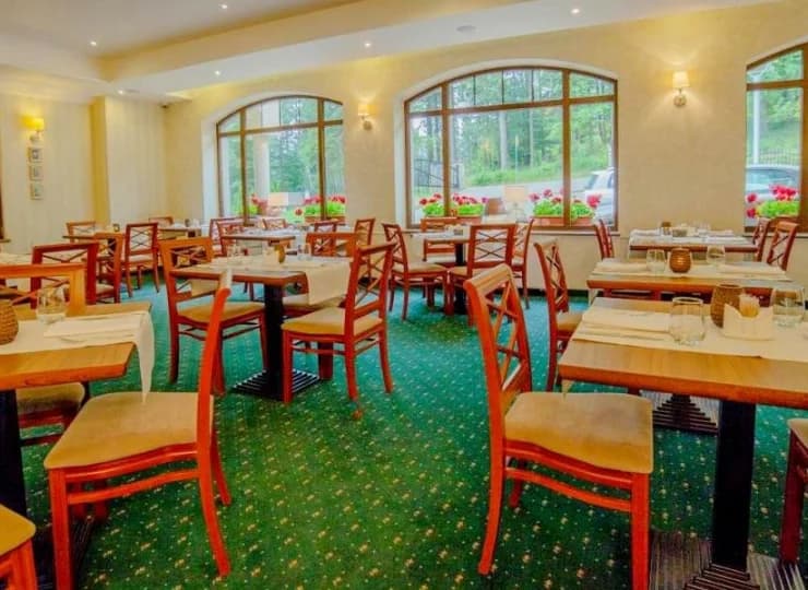 Sala hotelowej restauracji Szyszka Smaku