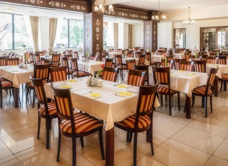 Strefa restauracyjna w Hotelu Tatra jest duża i stylowa