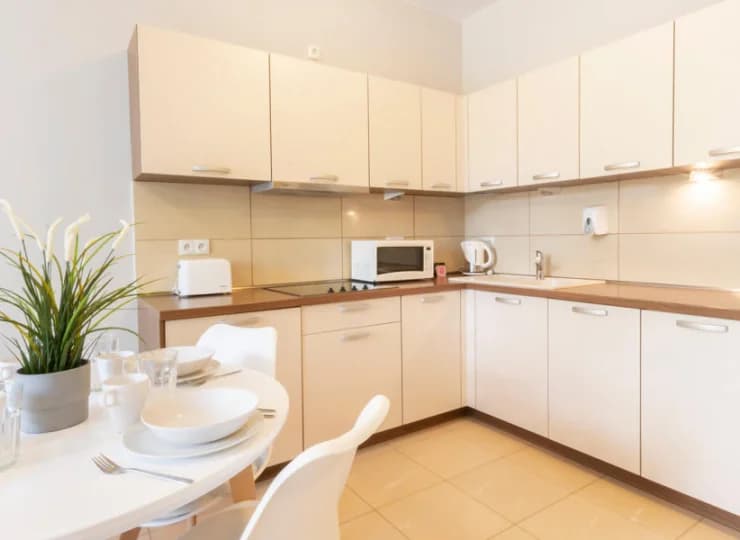 Każdy apartament dysponuje dobrze wyposażonym aneksem kuchennym