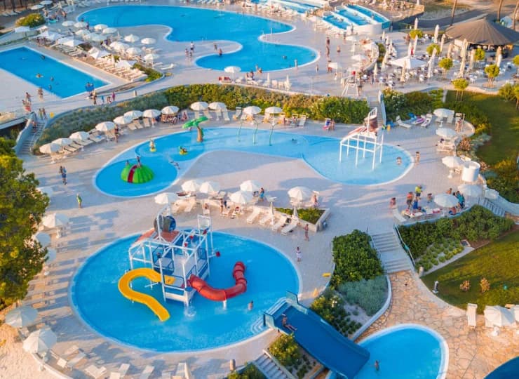 Resort posiada imponujący park wodny z atrakcjami