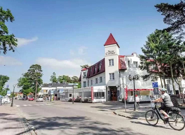 Dodatkowym atutem jest położenie tylko 300 m od plaży