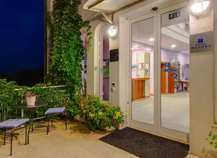 Wejście do hotelu