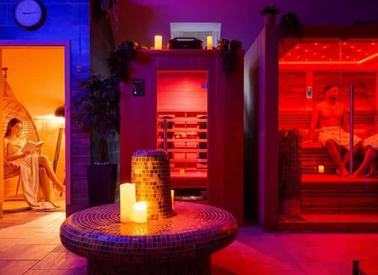 Na terenie obiektu znajduje się kameralna strefa wellness z saunami i jacuzzi