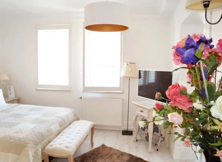 Apartament posiada osobny salon i sypialnię