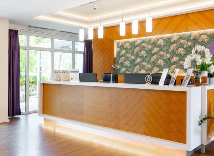 Recepcja hotelu działa całodobowo