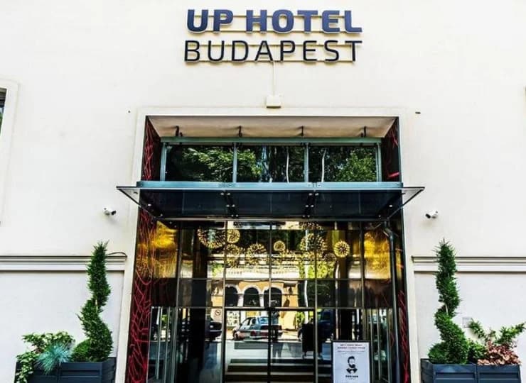 Up Hotel Budapest jest położony blisko stacji metra