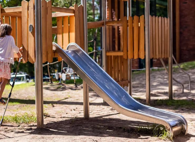 Na terenie kompleksu przygotowano aż 3 place zabaw
