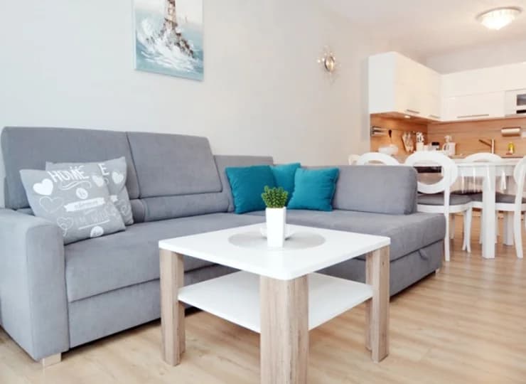 Dla gości przygotowano jasne i komfortowe apartamenty
