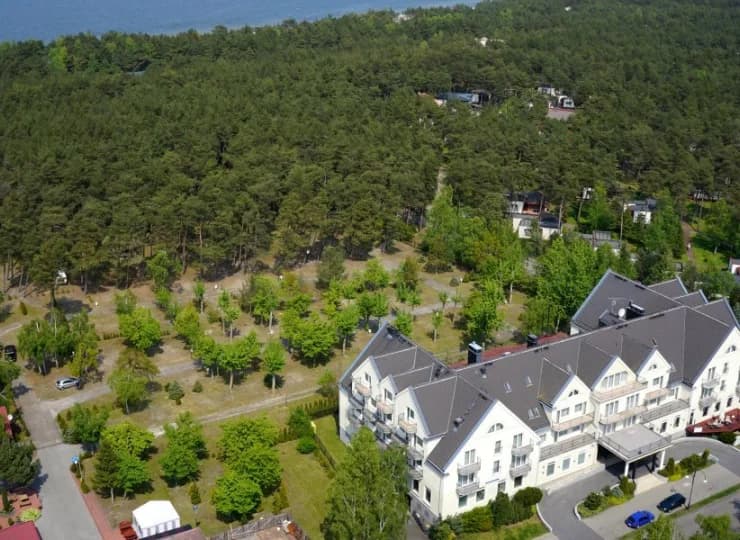 Hotel Łeba jest położony 200 m od plaży w atrakcyjnym nadmorskim miasteczku