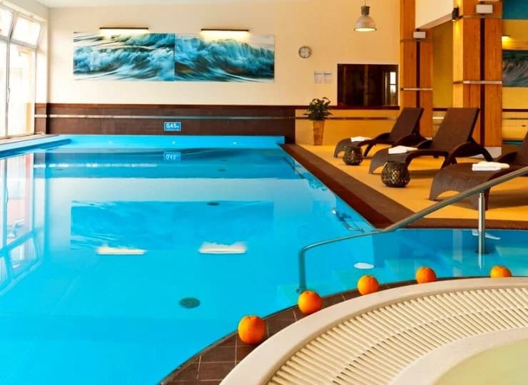 W ośrodku znajduje się strefa basenowa z 2 basenami i jacuzzi