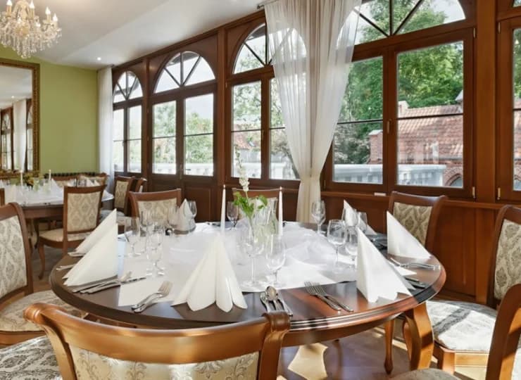 W pałacowej oranżerii także działa restauracja