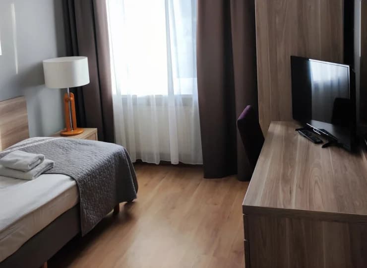 Każdy pokój ma łazienkę z prysznicem i suszarką do włosów